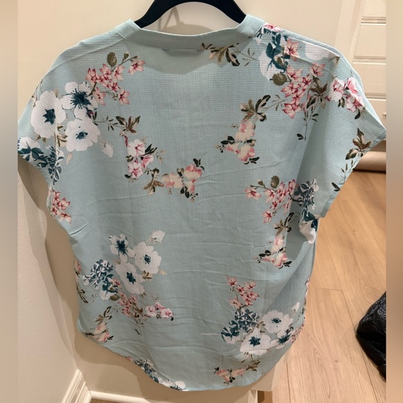 Floral Patterned Top - Picture 2 of 4